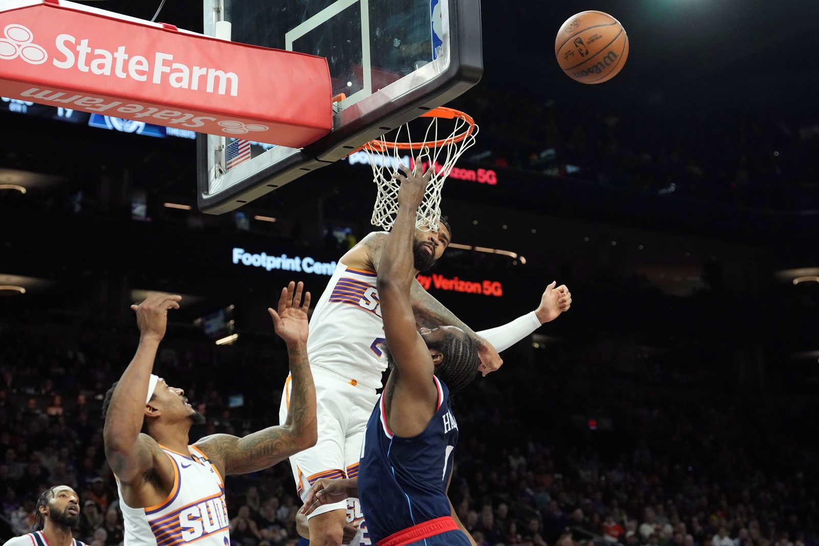 Clippers_Suns_Basketball_92690--2b350_1089135396.jpg