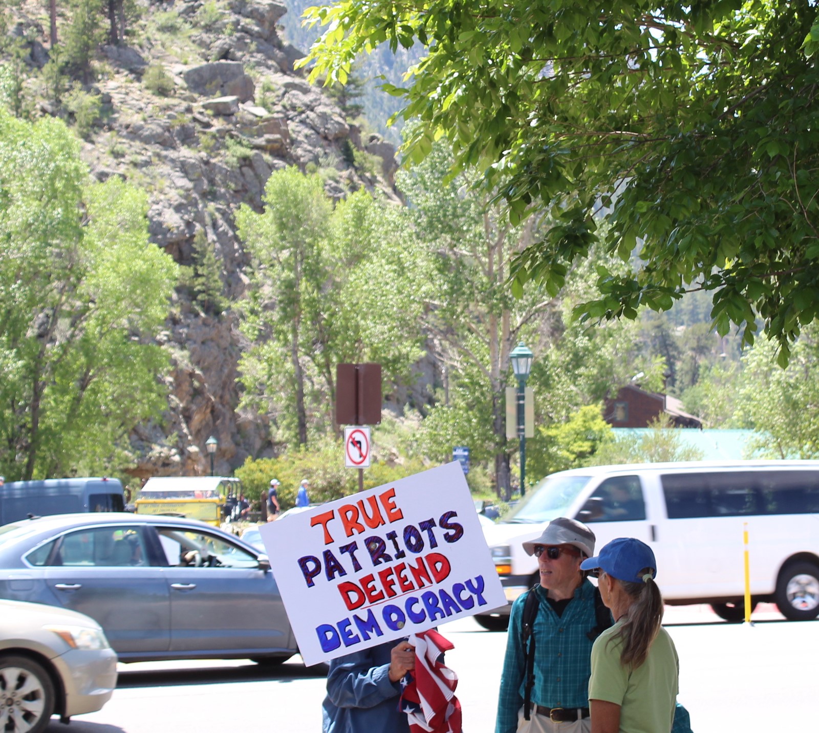 TGC-L-PROTEST-01_1094367051.jpg