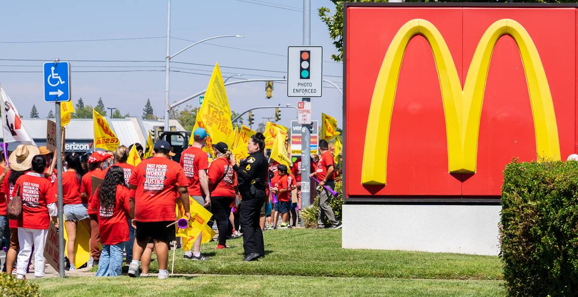 202403141733MCT_____PHOTO____US-NEWS-CALIFORNIA-FAST-FOOD-COUNCIL-MEET-4-SA_1076245221.jpg
