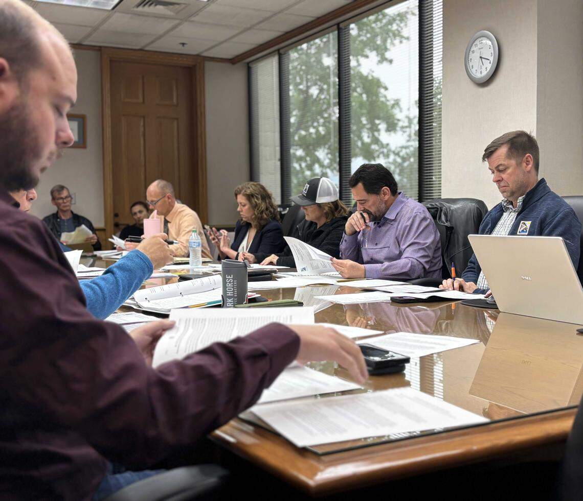 202604021329MCT_____PHOTO____US-NEWS-AMID-SALARY-HIKE-BACKLASH-FOLSOM-1-SA_1105116696.jpg