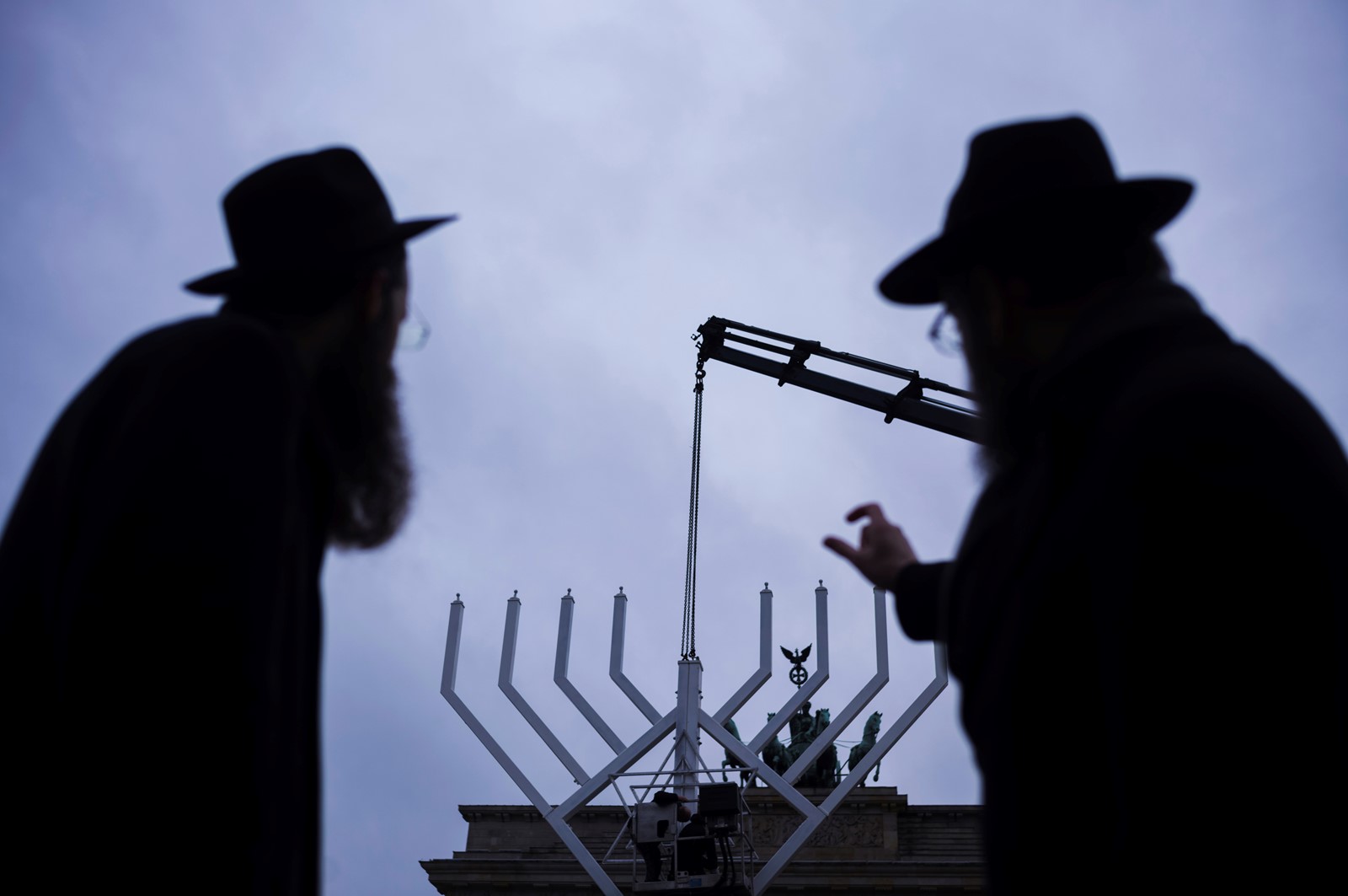 1223_NWS_STP-Z-HANUKKAH-1224_217204336_1087904942.jpg