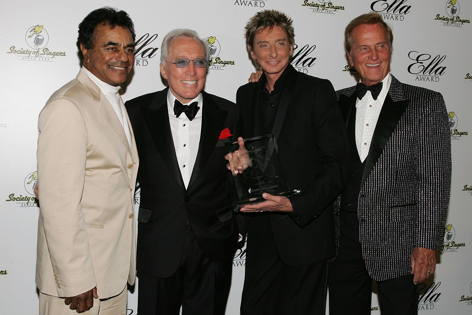 0711_NWS_SJM-L-MANILOW-0717-06_1095245017.jpg