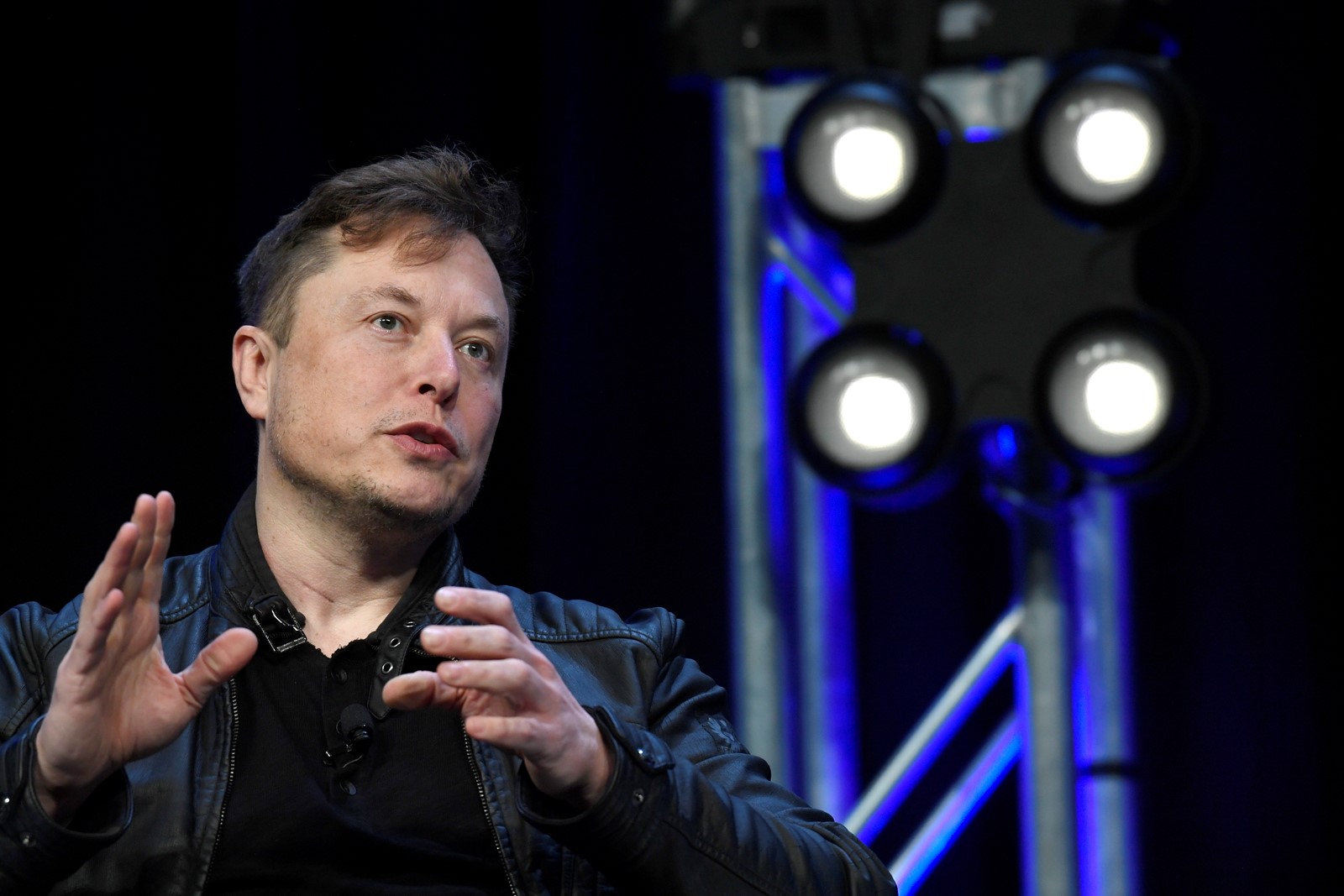 Trump_Musk_SpaceX_94739--11e5f_1094458409.jpg