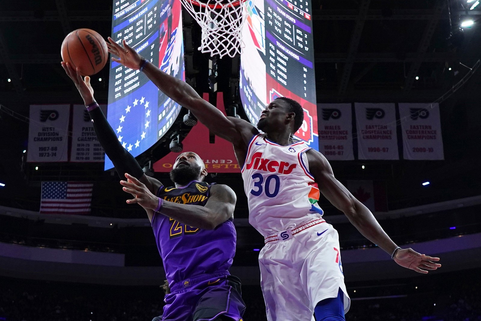 76ers_James_Basketball_53378--e4d18_1109203743.jpg