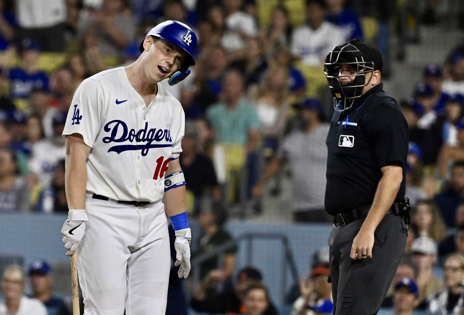 0827_NWS_LDN-L-DODGERS-0828-KB32_1083140920.jpg