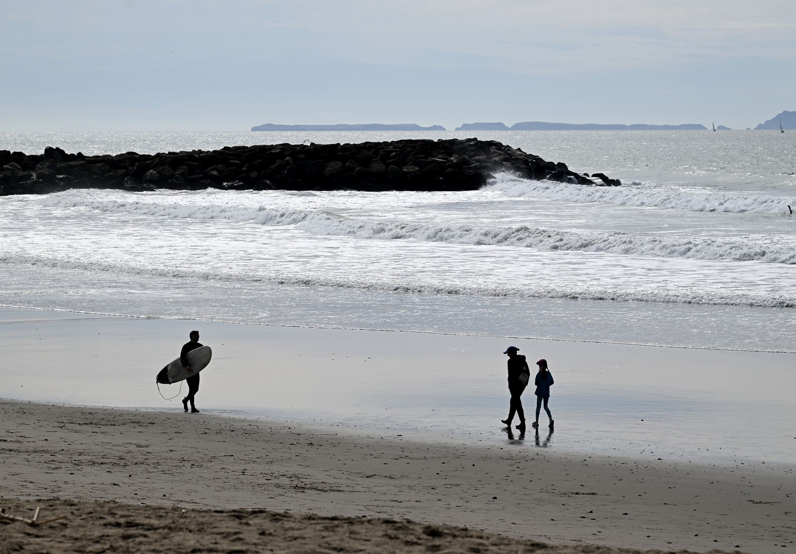 0211_NWS_LDN-L-A2-BEACH-WALK-0212_1089669457.jpg