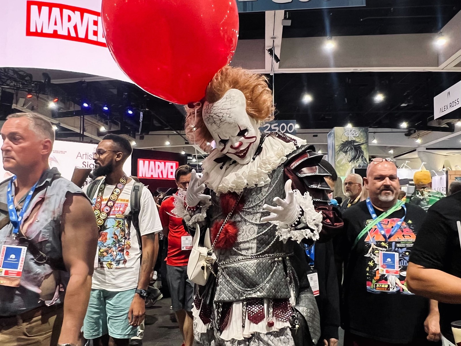 SUT-L-PENNYWISE-SDCC_1095289643.jpg