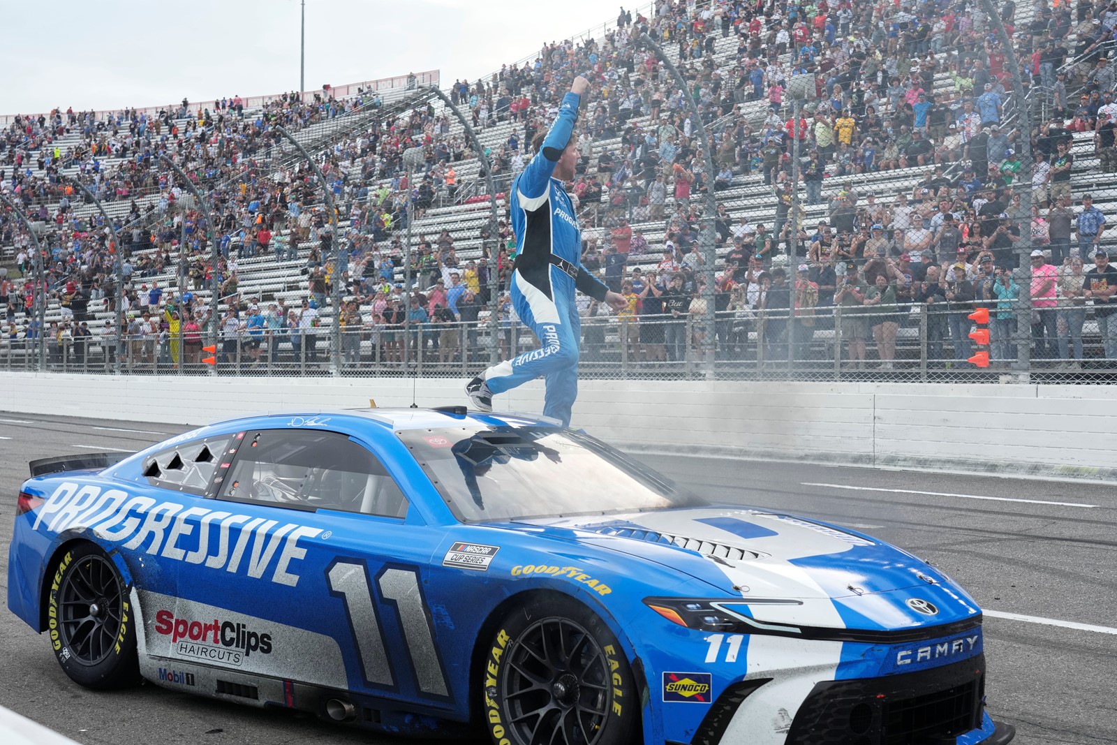 NASCAR_Martinsville_Auto_Racing_93105--918fa_1091628146.jpg