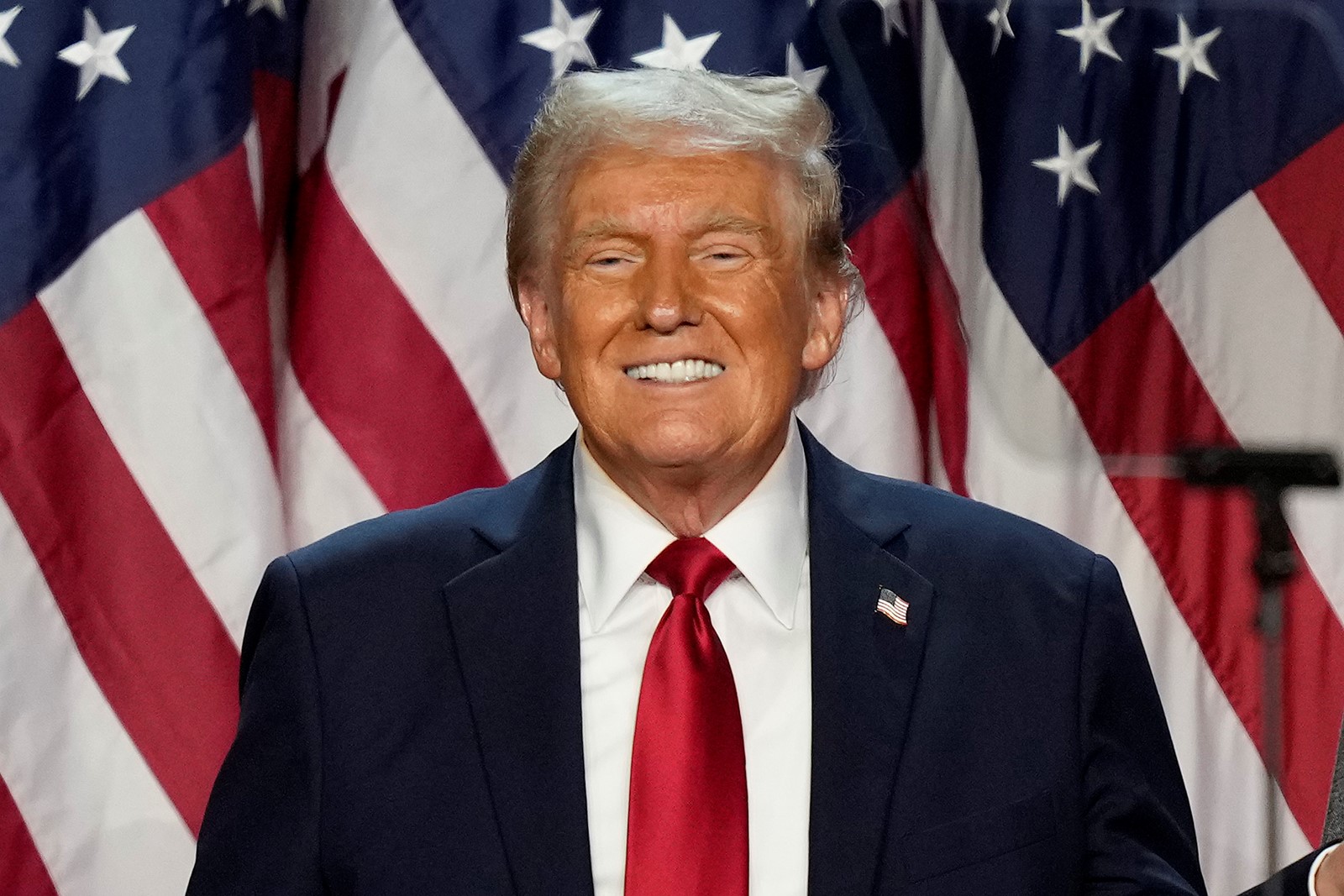AP_Poll_Trump_Confidence_68219--38cef_1087584265.jpg