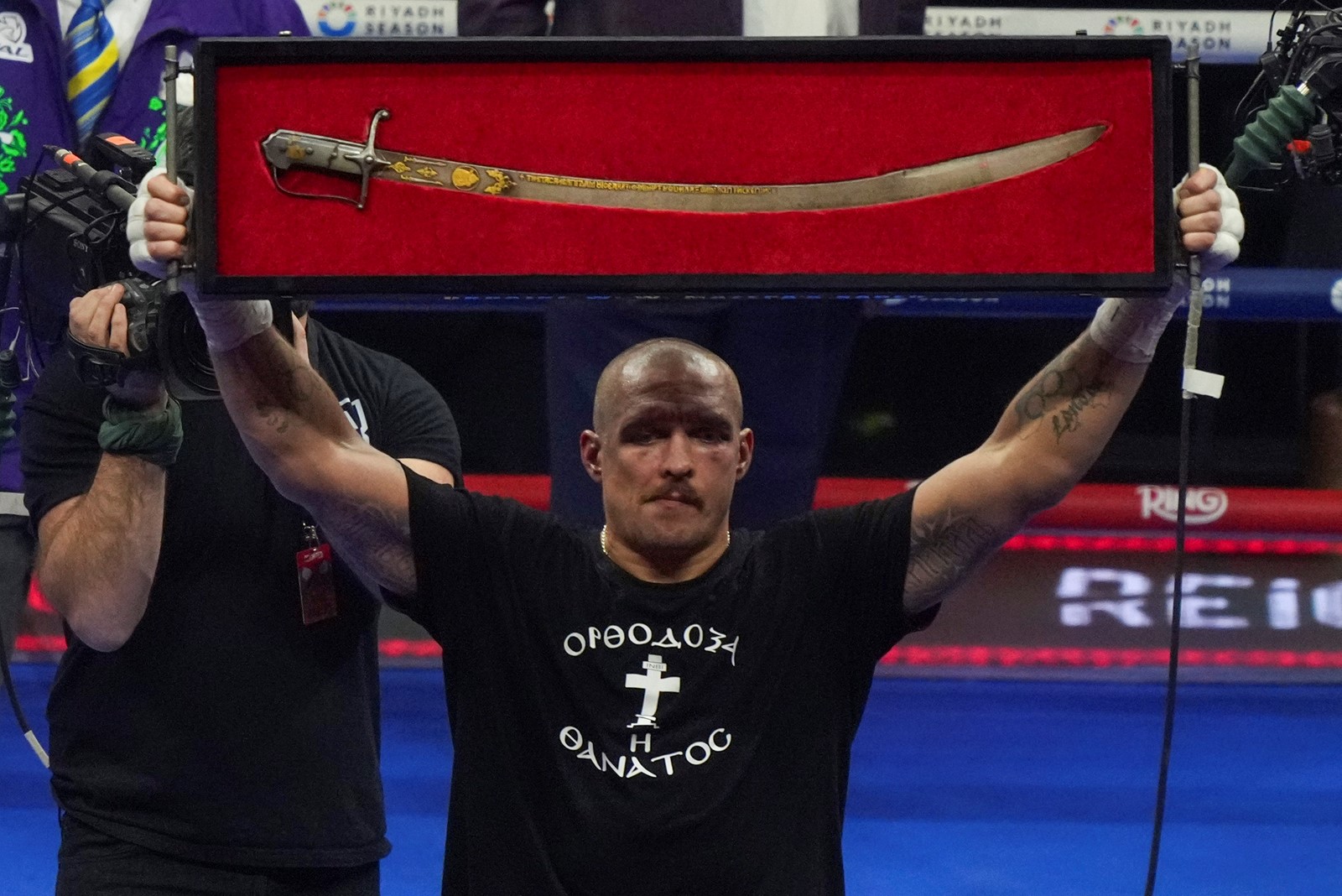 Saudi_Arabia_Boxing_Usyk_Fury_22113--55209_1087858300.jpg