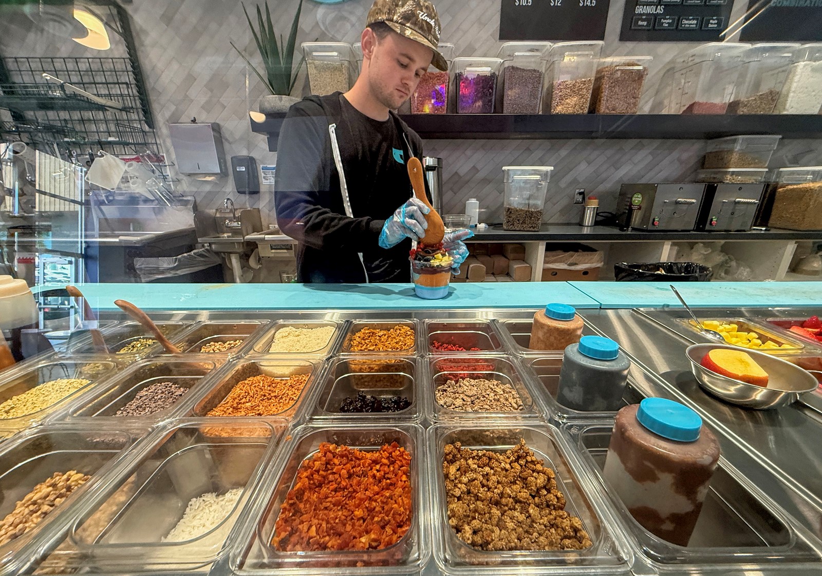 OCR-L-FOOD-HALLS-0307-23_1090420237.jpg