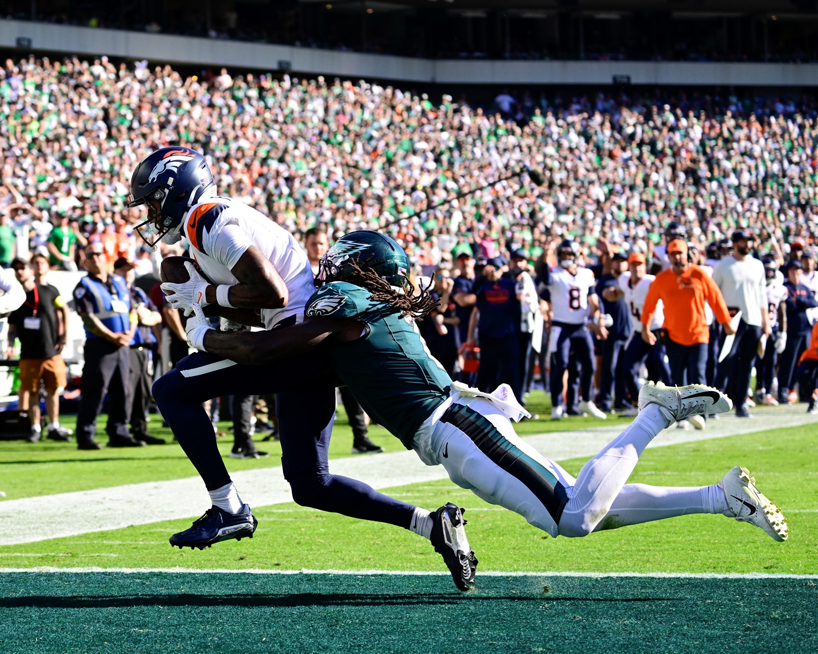 1005_NWS_TDP-L-BRONCOS-EAGLES_DSC3472_1098390607.jpg