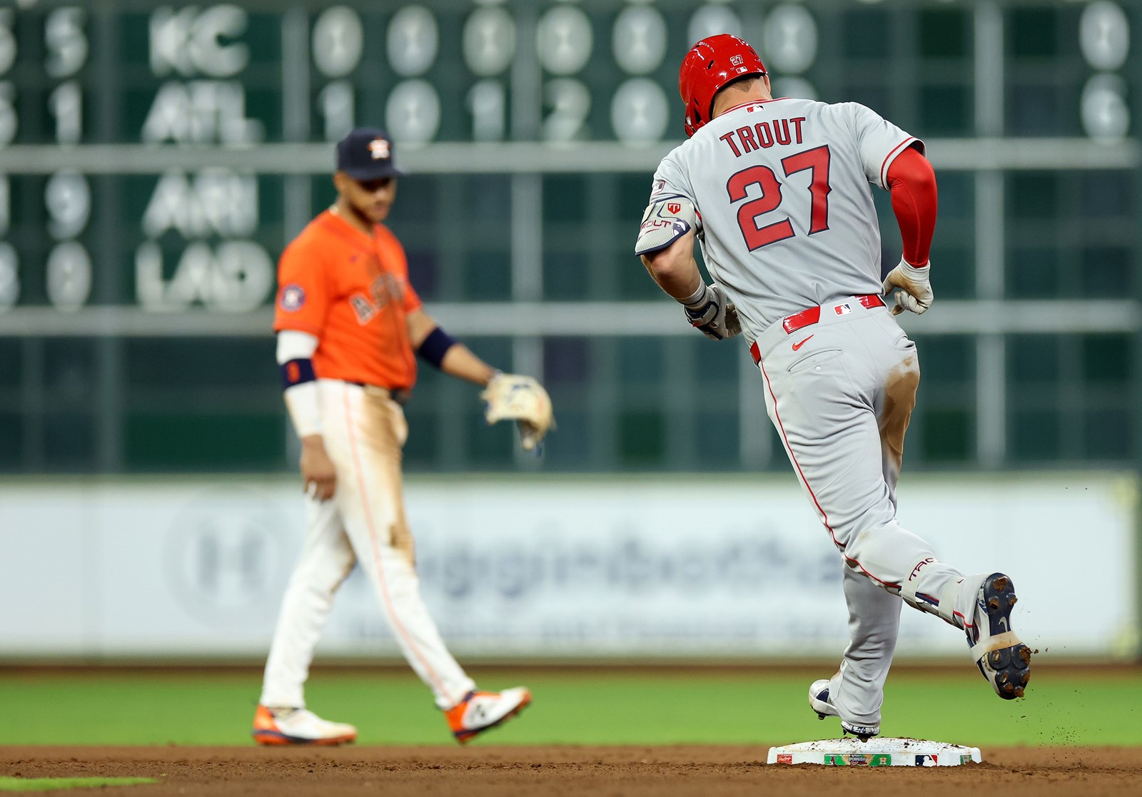 202603272341MCT_____PHOTO____SPORTS-BBA-ANGELS-ASTROS-GET_1104949499.jpg