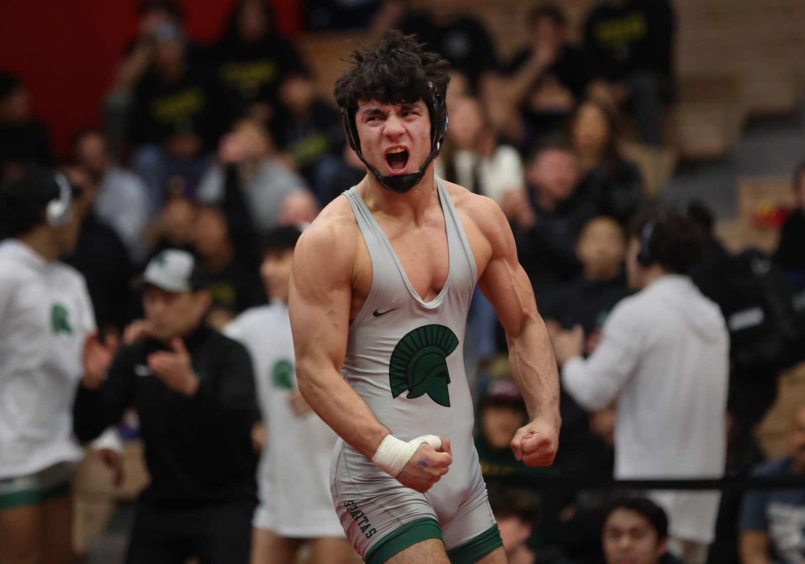 0220_NWS_BNG-L-WRESTLING-CLO-0221_1059866669.jpg