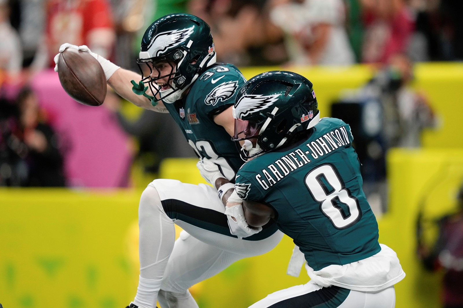 APTOPIX_Super_Bowl_Football_04359--19f26_1089623885.jpg