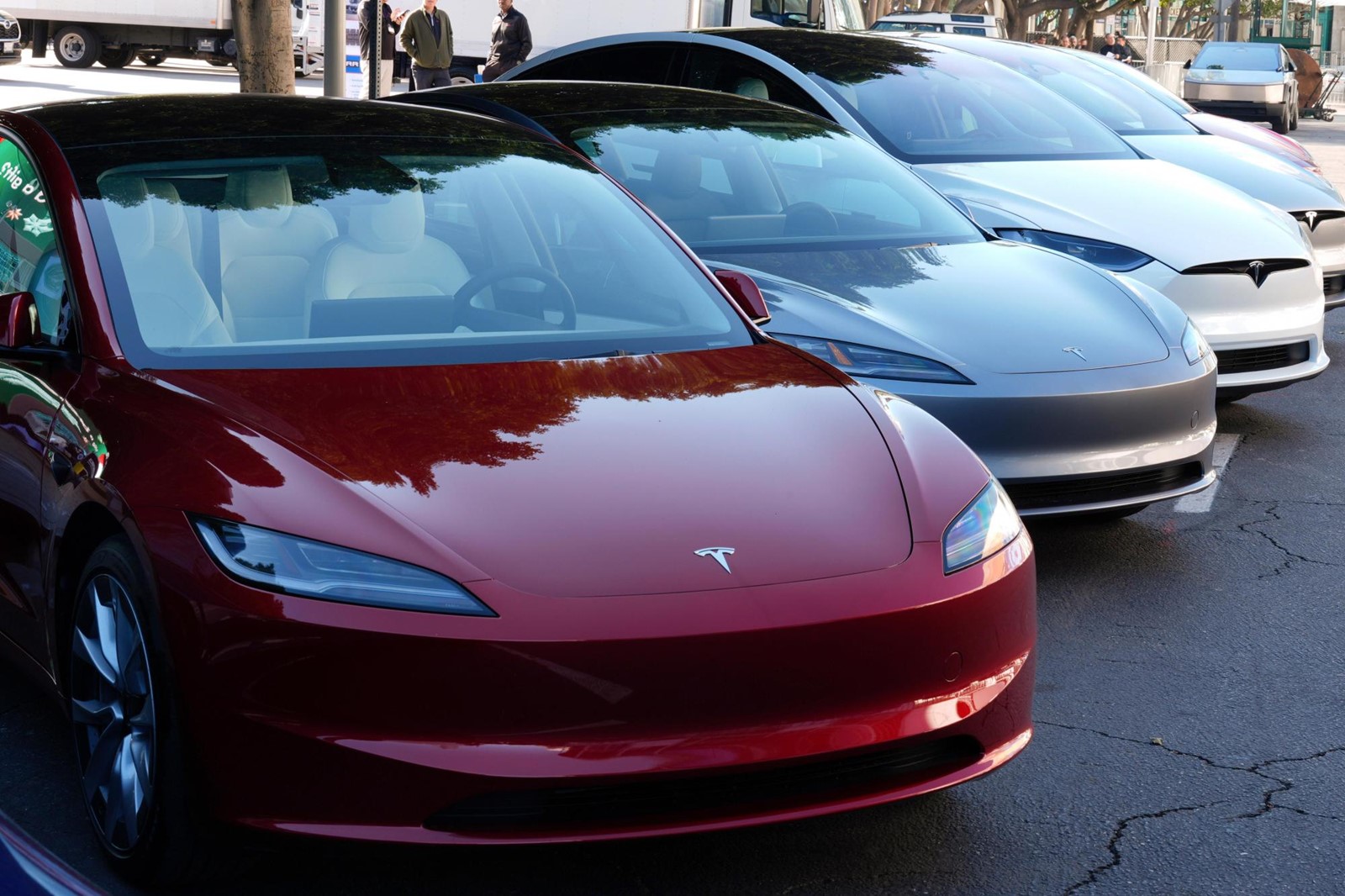 Tesla_Summon_Crashes_31258_1090176388.jpg