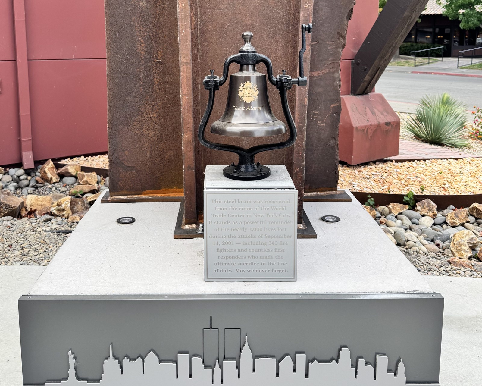 SIT-L-SVFDmemorial-090426-01-rotated-e1788298598676_1110372006.jpe