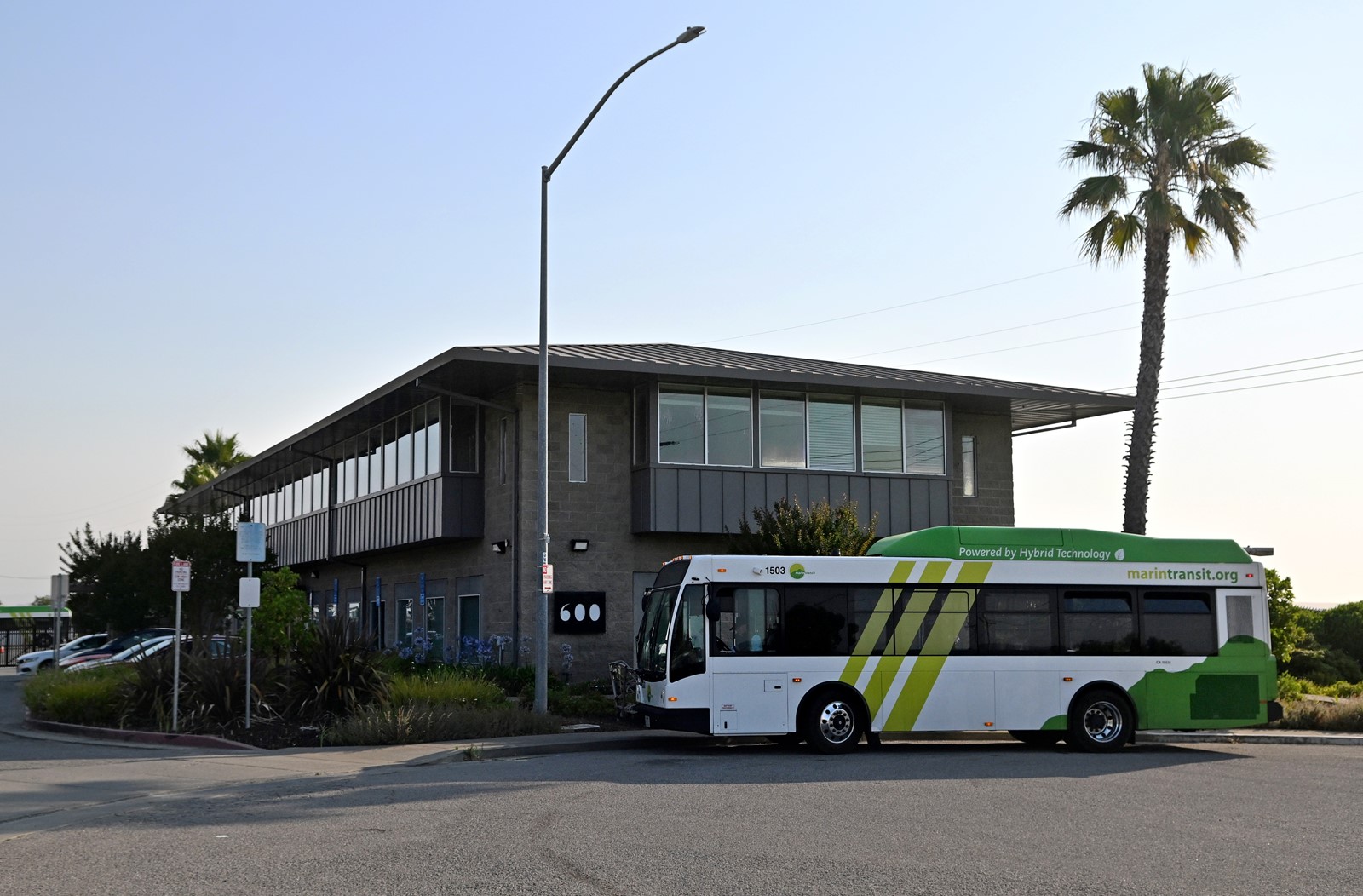 MIJ-L-BUS-HUB-0714-20_1095292661.jpg
