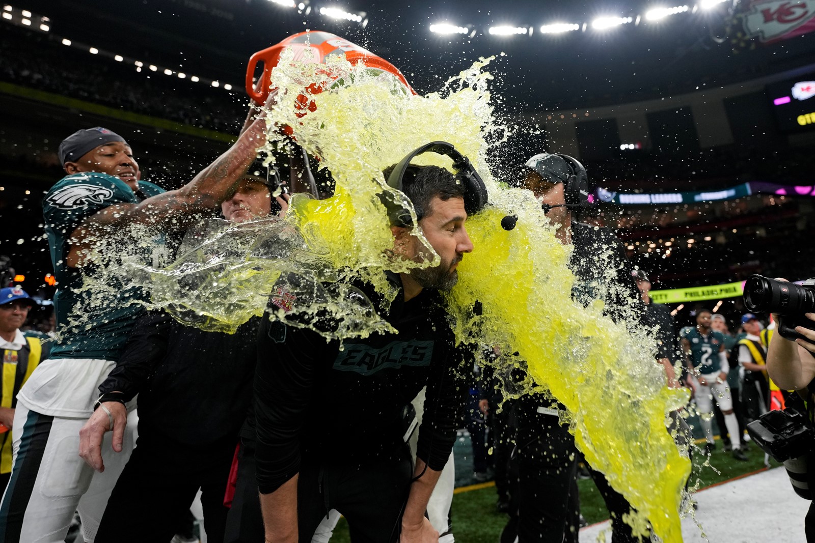 APTOPIX_Super_Bowl_Football_17401--ee39d_1089623569.jpg