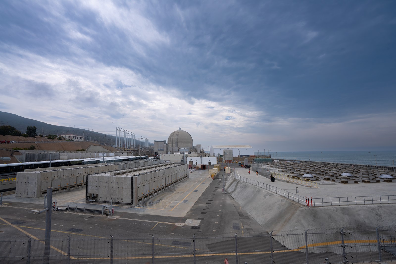 sut-l-radioactive-railroad-005_1089462233.jpg