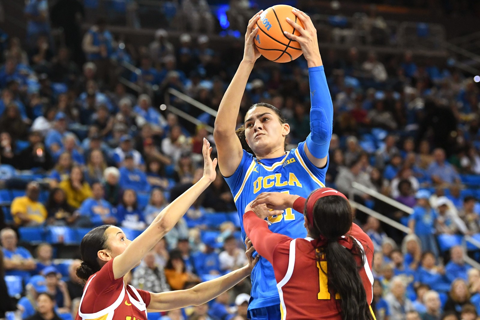 0103_NWS_LDN-L-USC-UCLA-BKW-0104-AH18_1101681649.jpg