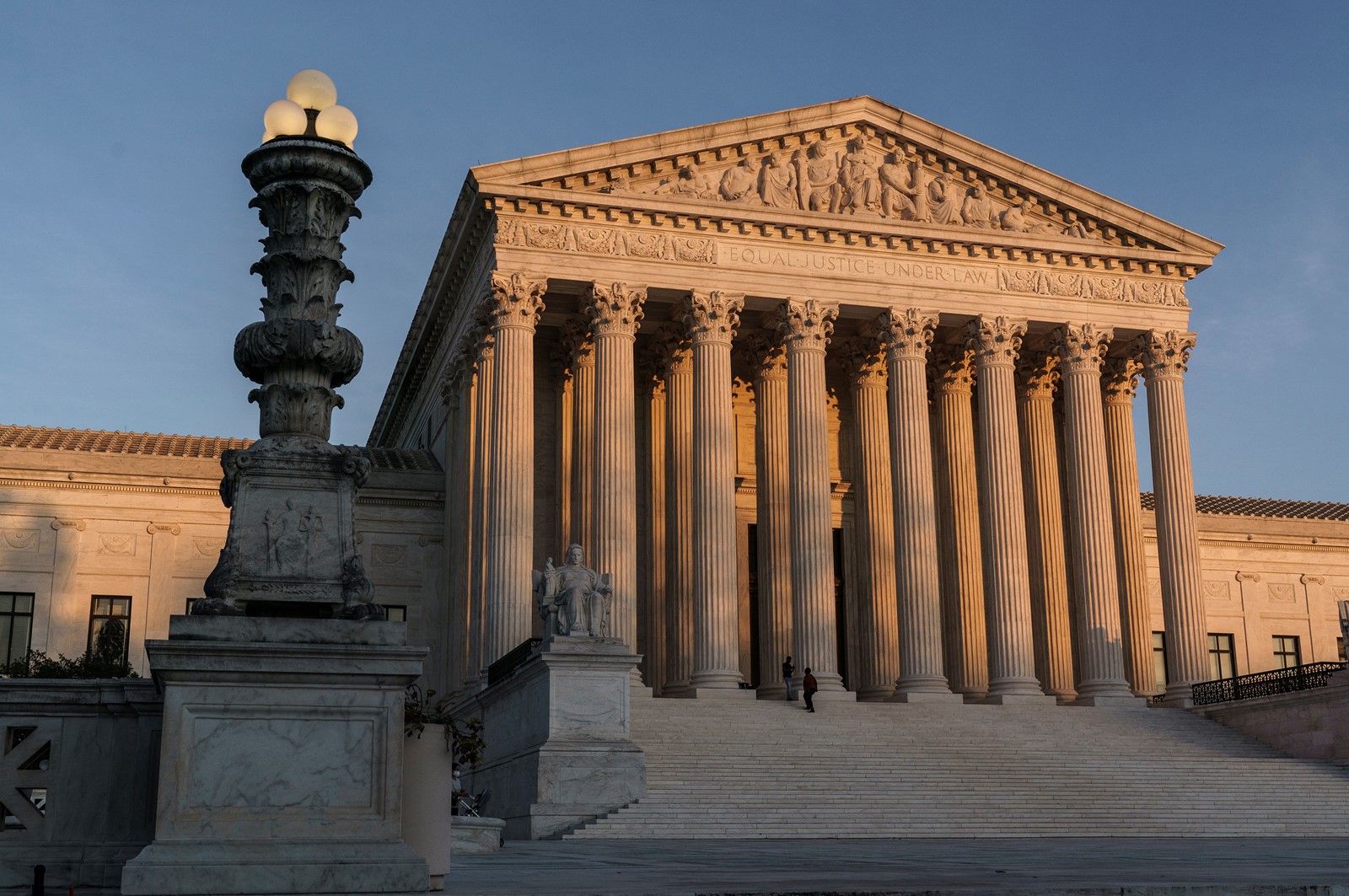 Supreme_Court_80789--ed2b9_1087589330.jpg