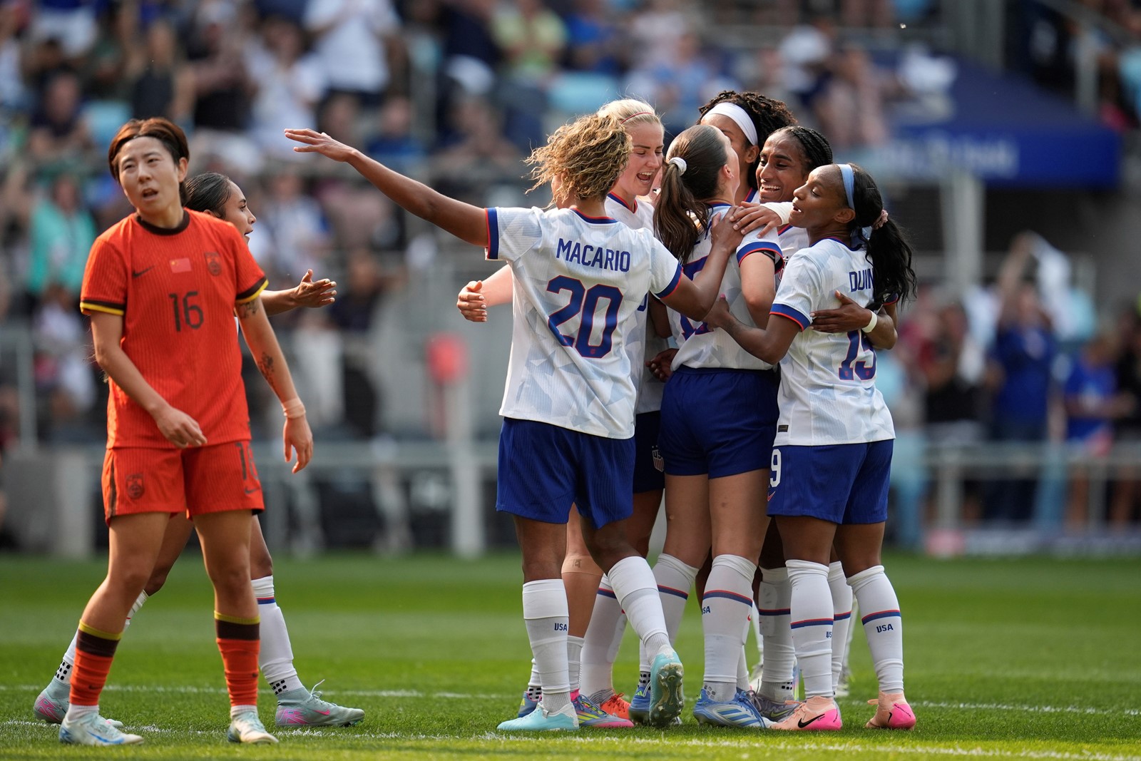 China_US_Women_Soccer_11849--14756_1094426680.jpg