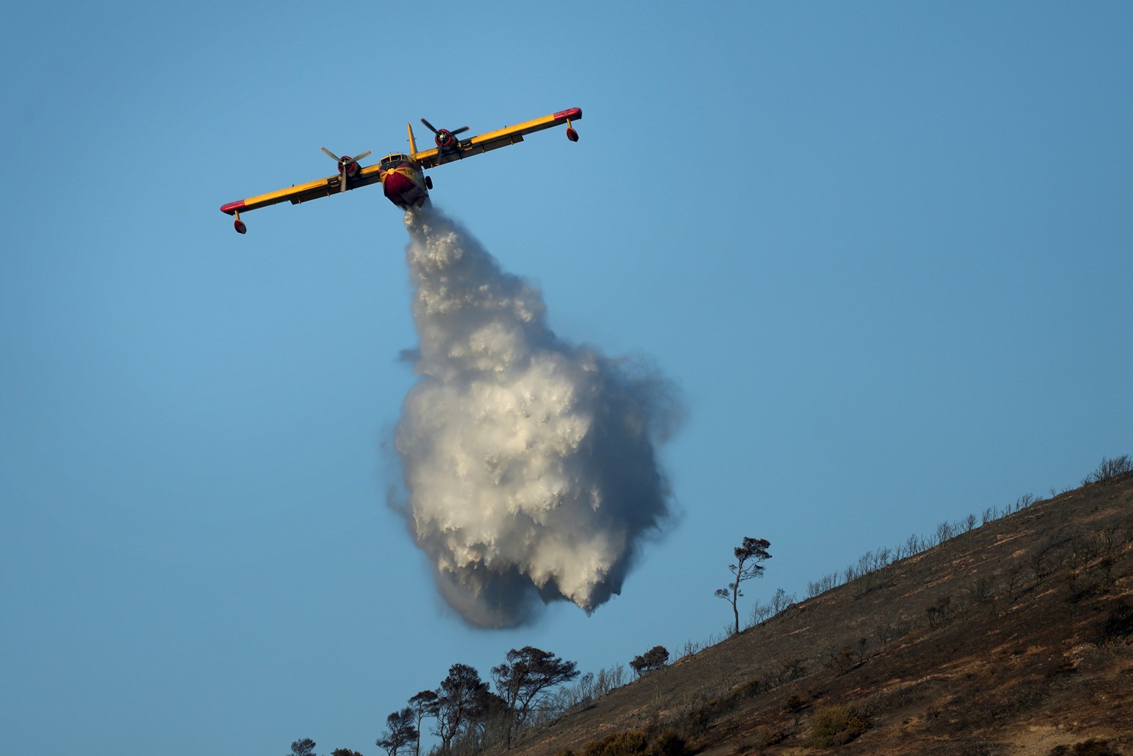 APTOPIX_Greece_Wildfire_11020--7bf37_1094703860.jpg