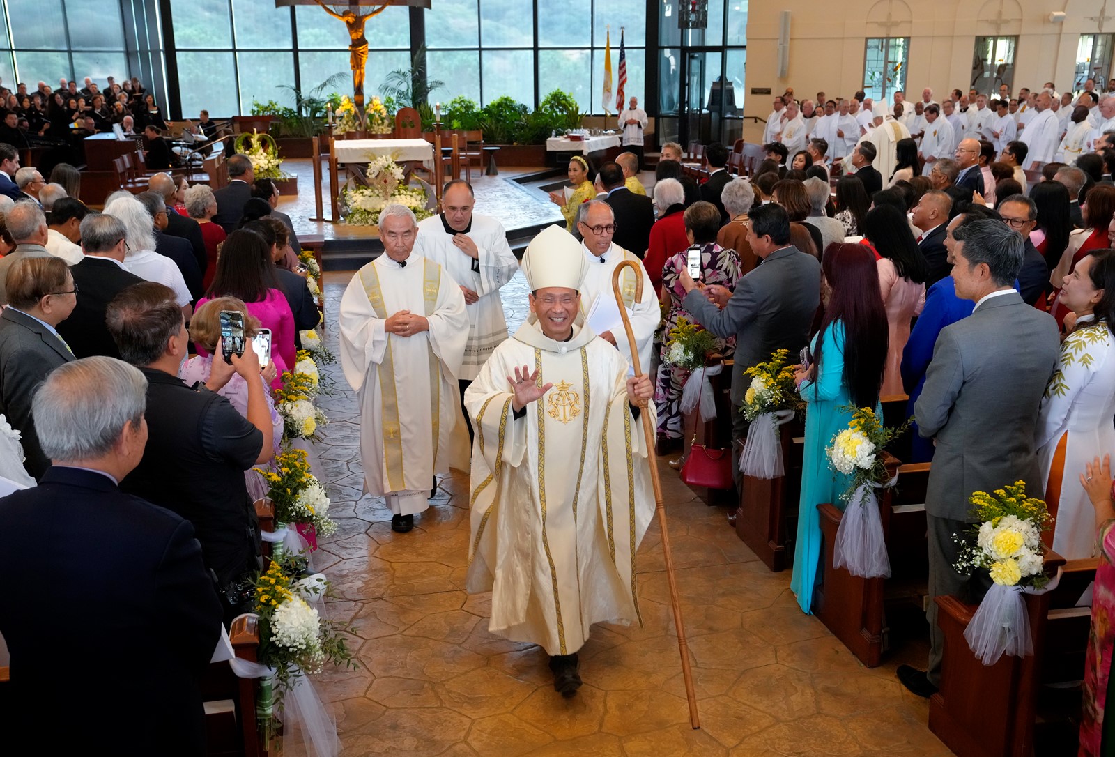 sut-l-bishop-pham-000_1095439119.jpg