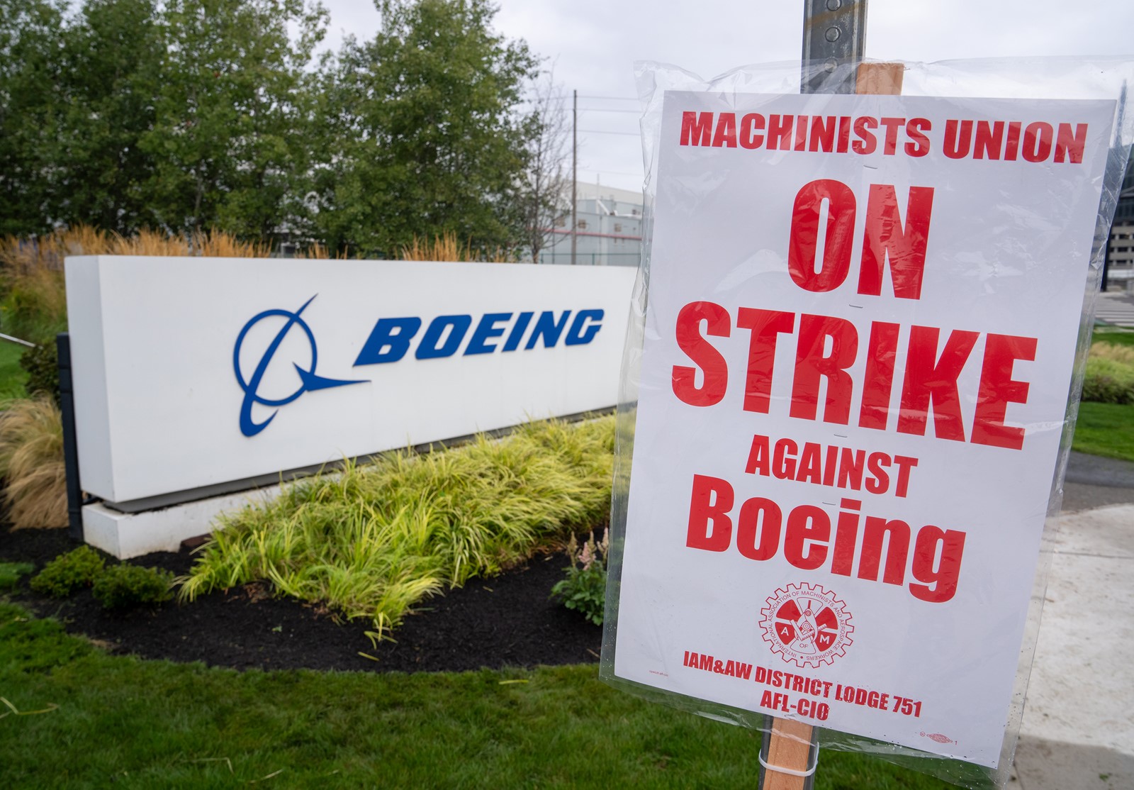 OCR-Z-BOEING-10-CUTS-1012_1085116267.jpg