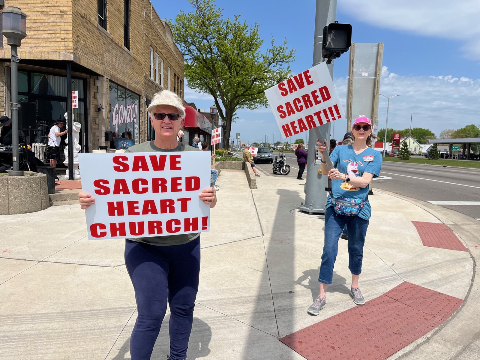 tmd-l-sacredprotest-0512-01_1093011143.jpg
