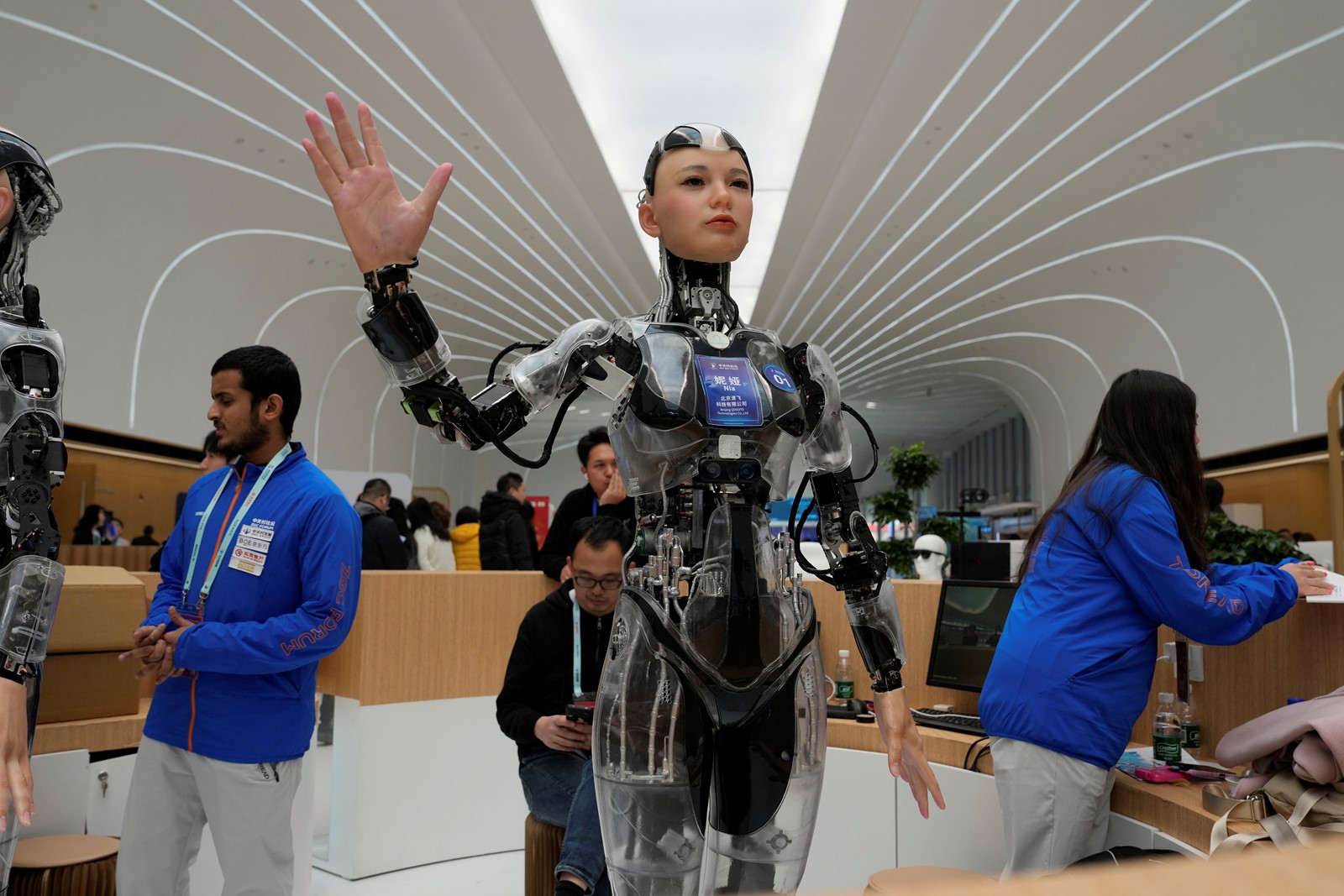 APTOPIX_China_Robot_03390--f1373_1091341760.jpg