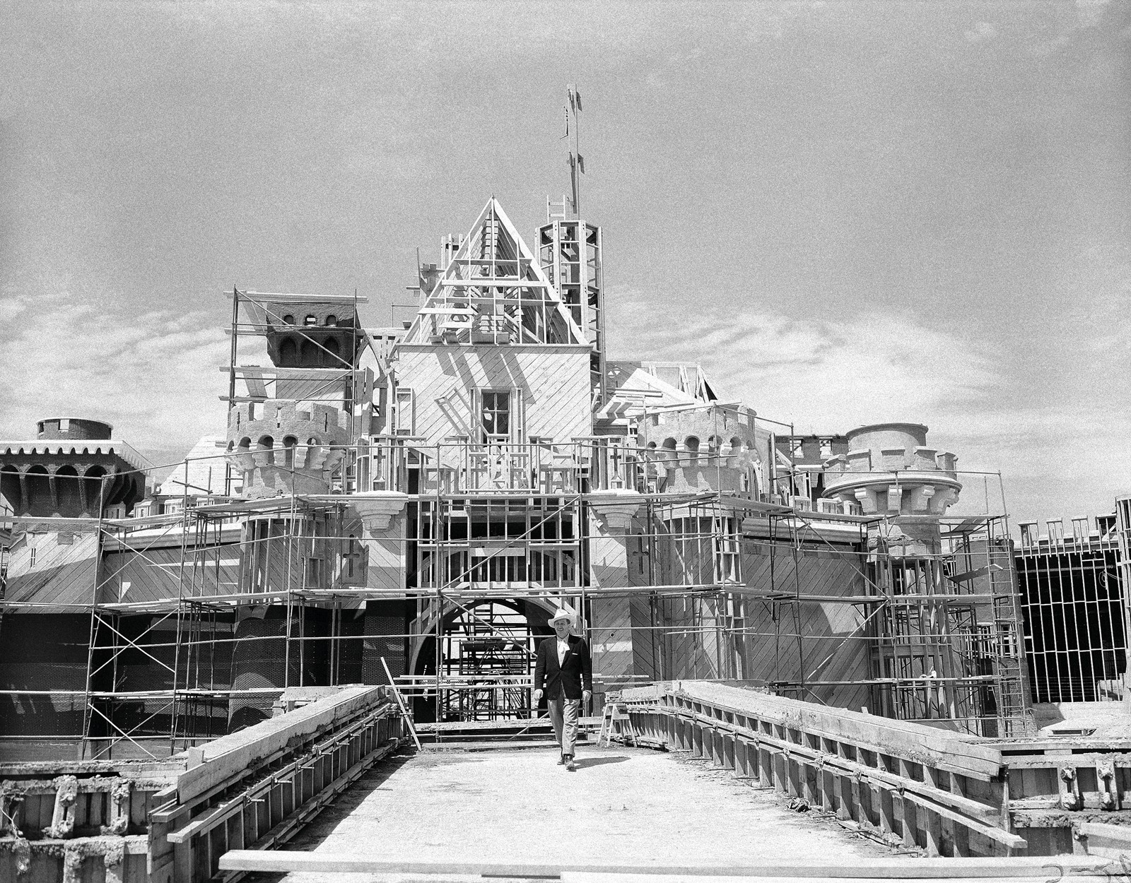 OCR-L-DISNEYLAND-EXHIBITS-0221-02_1094955819.jpg