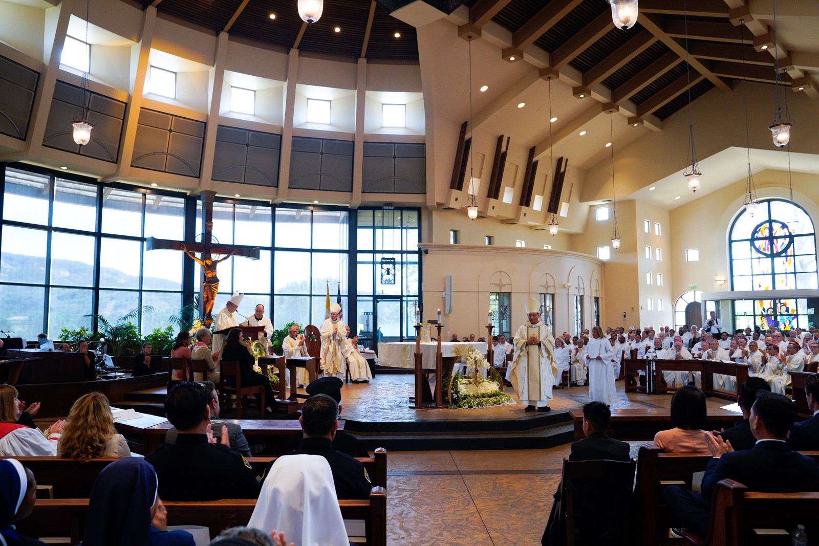sut-l-bishop-pham-001_1095439120.jpg