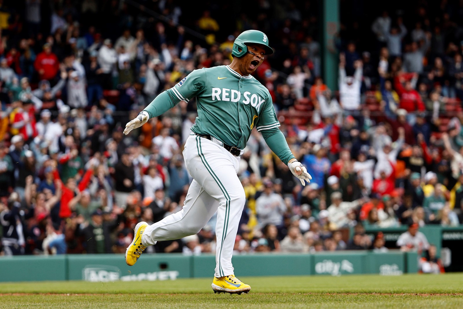 0616_NWS_TNS--SPORTS-BBO-REDSOX-GIANTS-TRADE-GET_230445324_1094339726.jpg