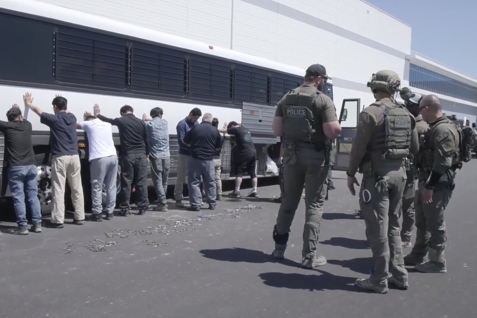 Immigration_Raid_Hyundai_Plant_83898--37297_1097217775.jpg