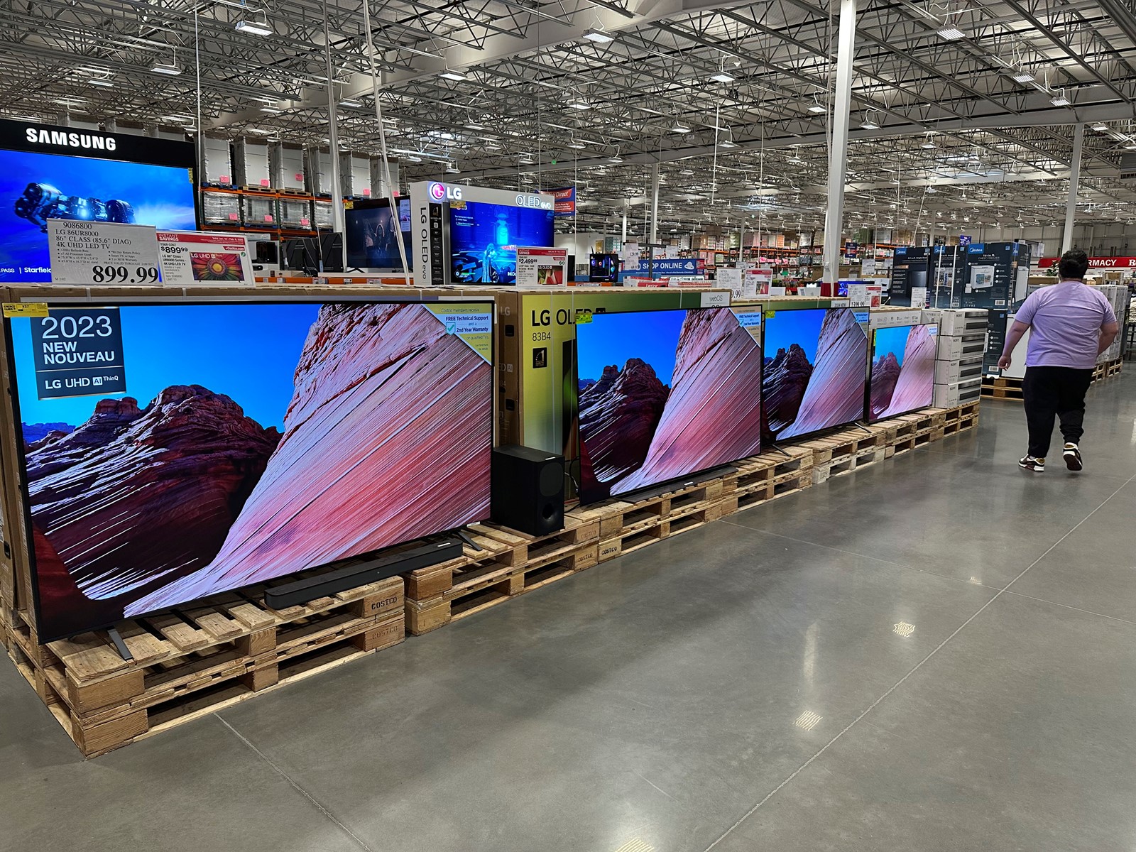 0214_NWS_SJM-Z-RETAILFAIL-0215-2_1089797860.jpg