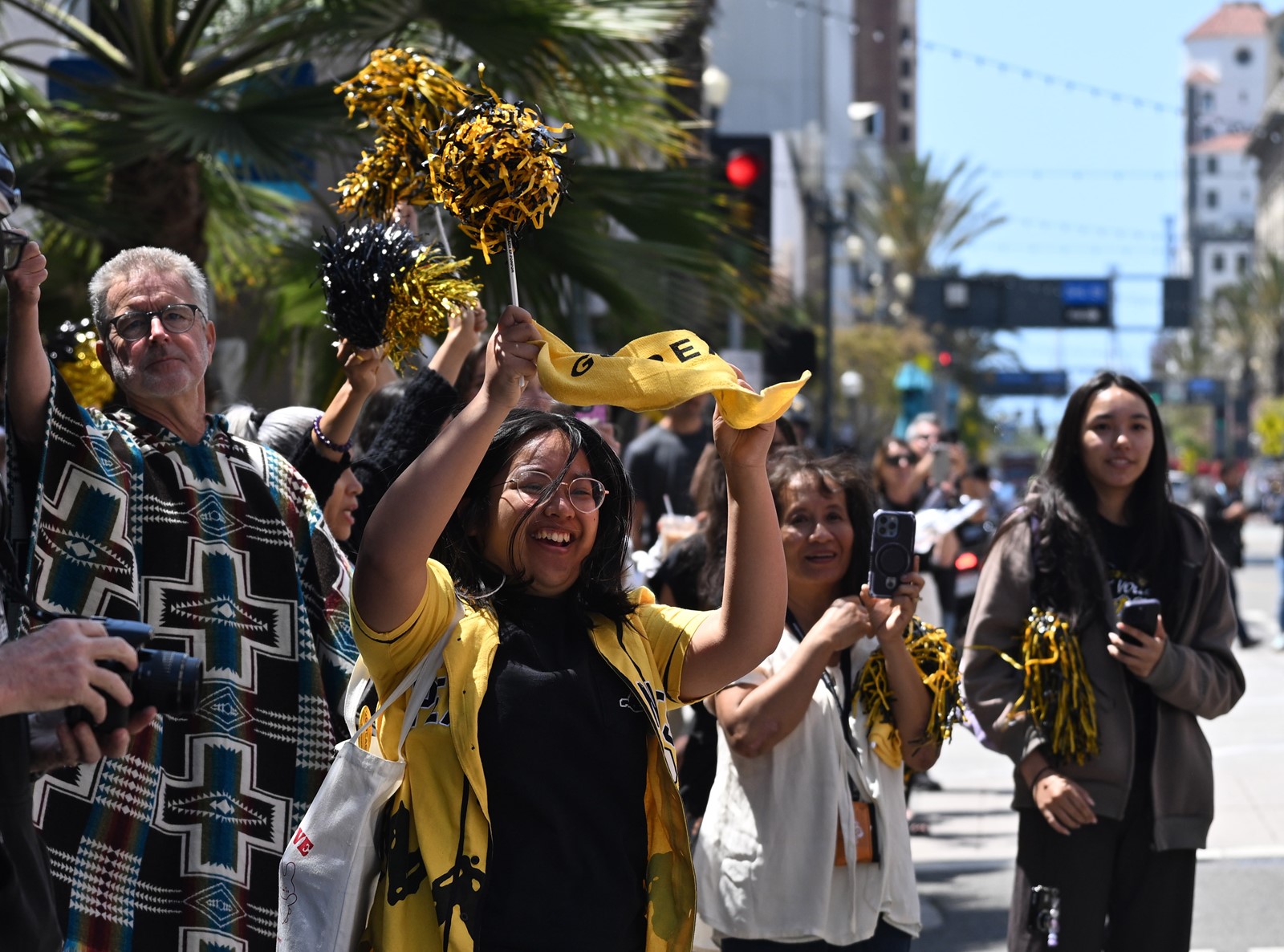 0514_NWS_LPT-L-LBSTATE-PARADE-0515-KB2_1093088581.jpg