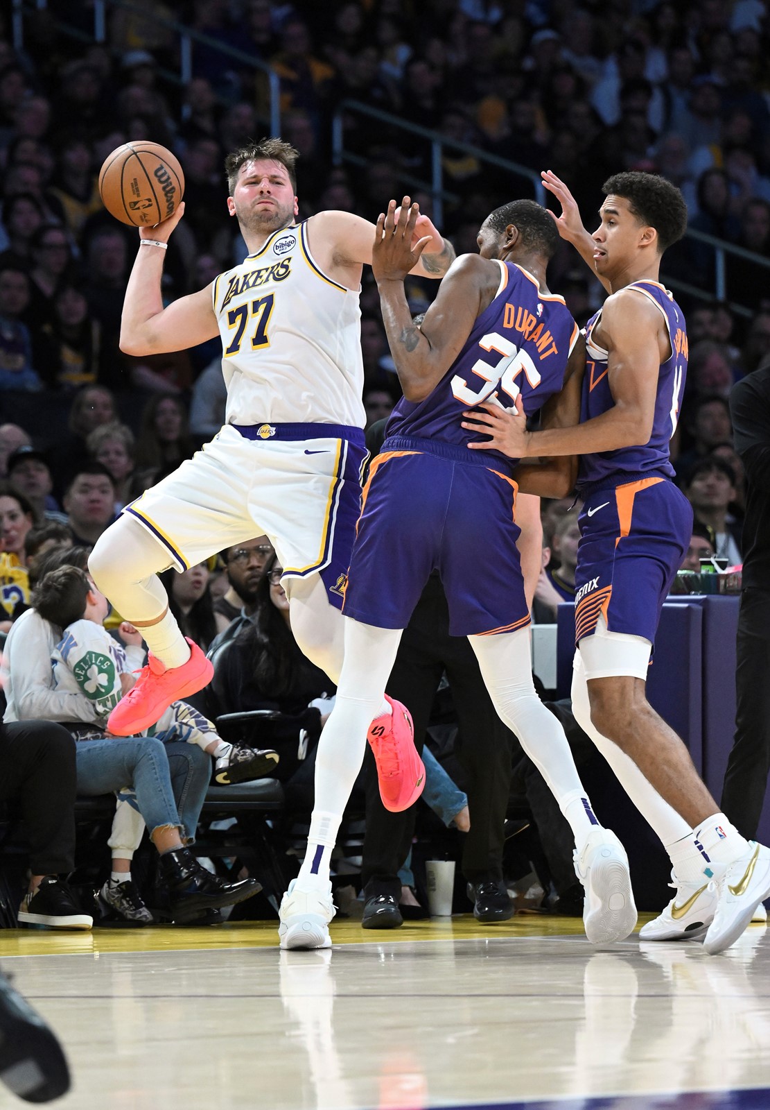 Suns_Lakers_Basketball_85371--dfcbb_1090903258.jpg