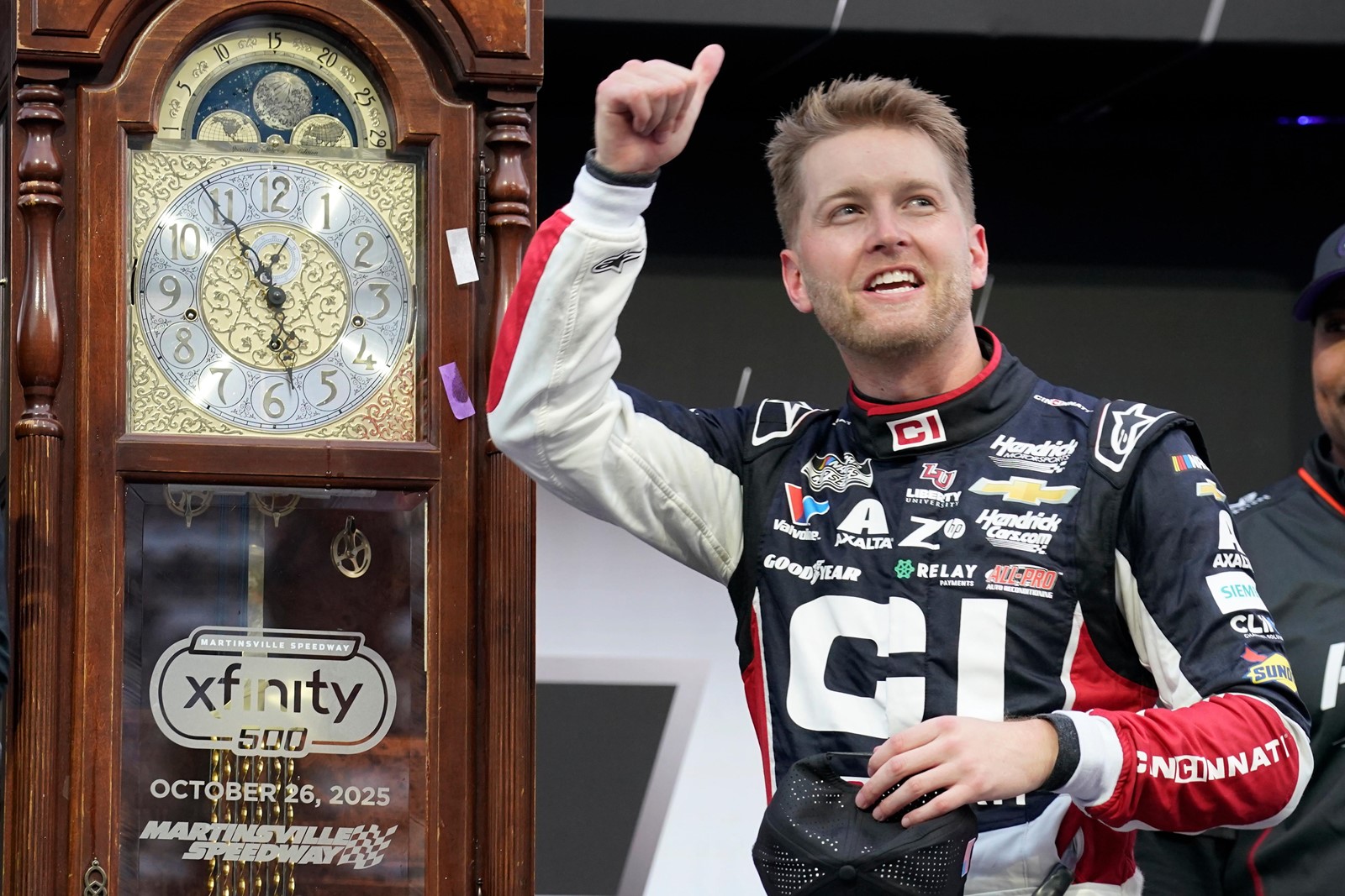 NASCAR_Martinsville_Auto_Racing_62005_1099184932.jpg