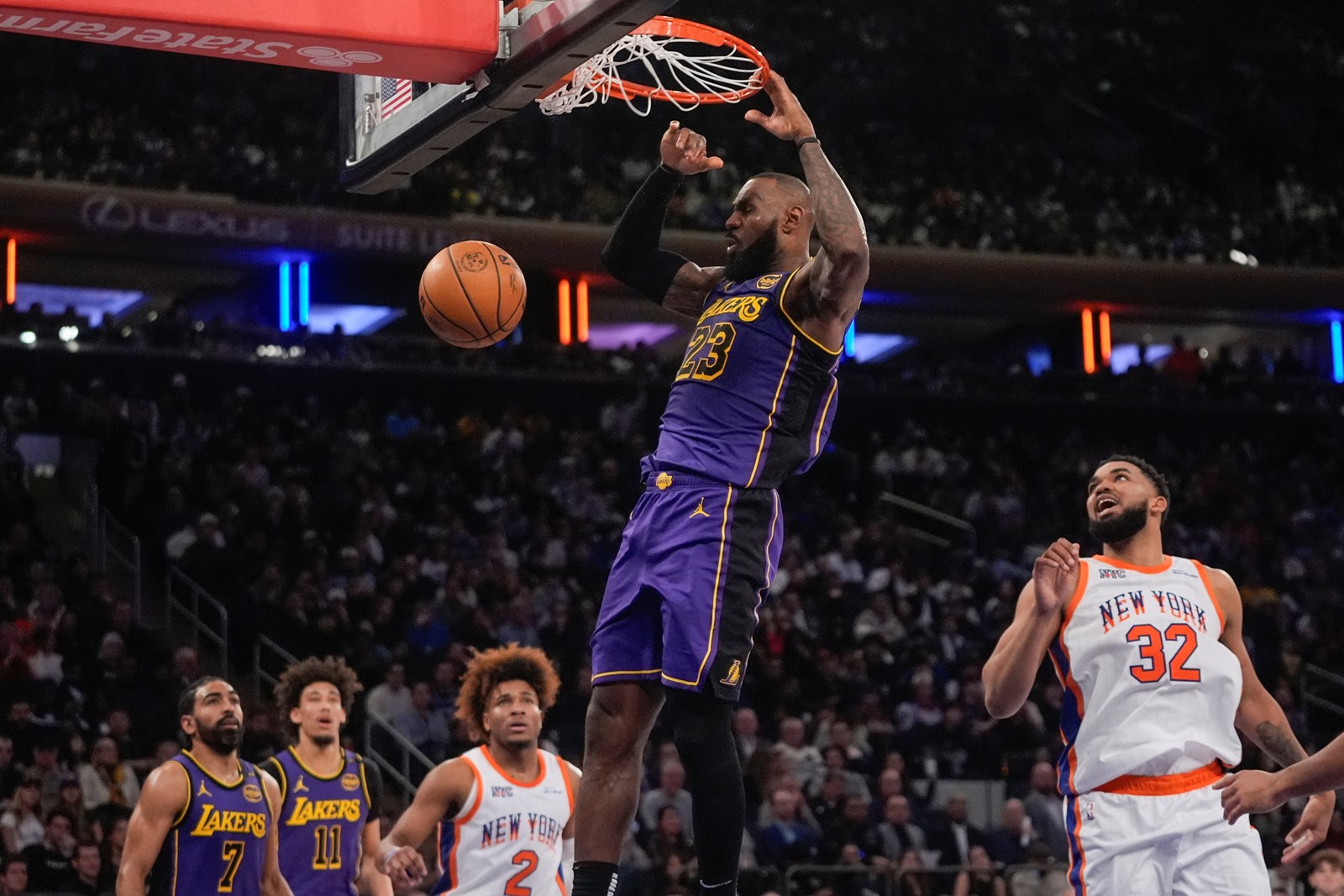Lakers_Knicks_Basketball_46292--ca335_1089325016.jpg