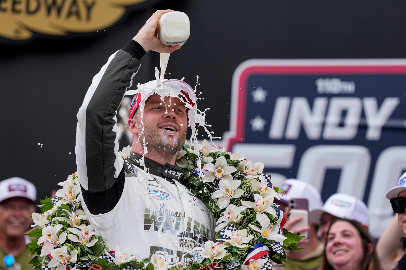 IndyCar_Indy_5__Auto_Racing__5_13--b0430_1107030868.jpg