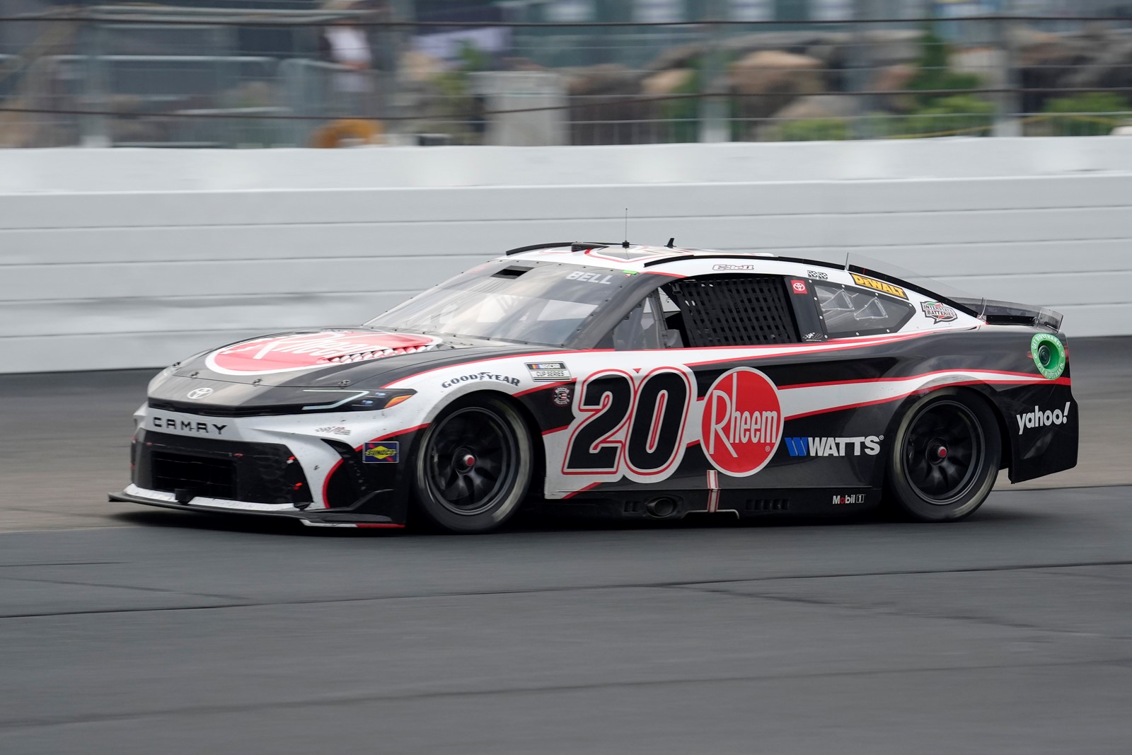NASCAR_New_Hampshire_Auto_Racing_52400--fa414_1080363035.jpg