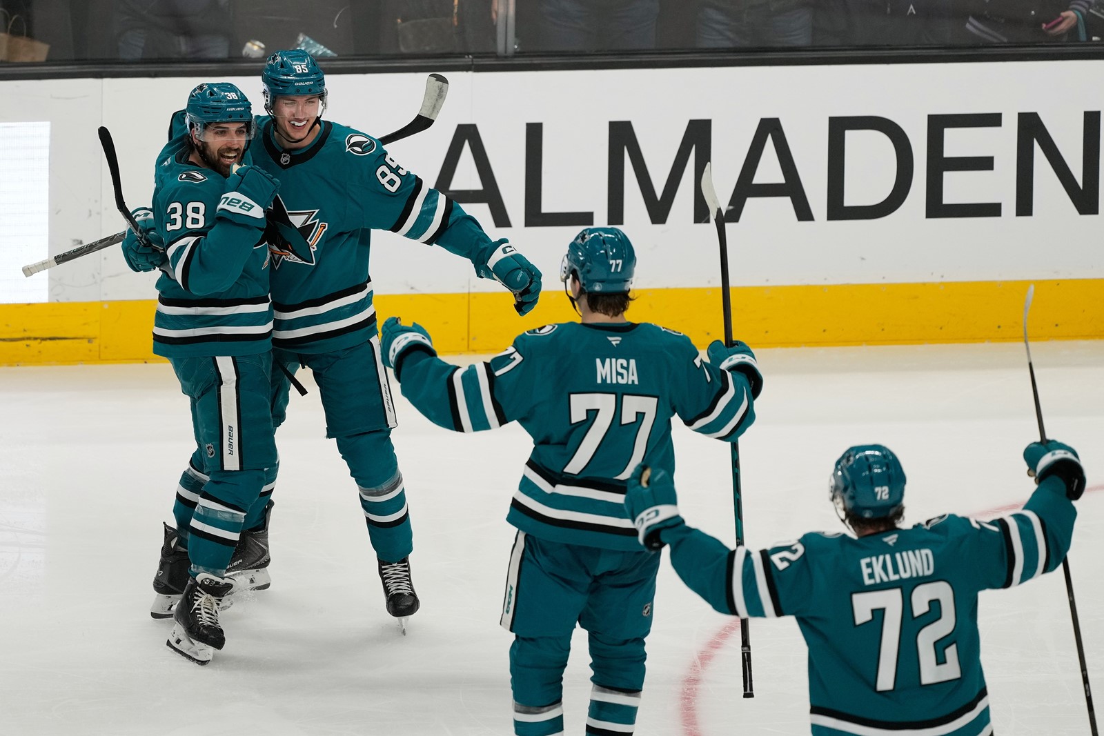 Oilers_Sharks_Hockey_08575--9bb45_1103864698.jpg