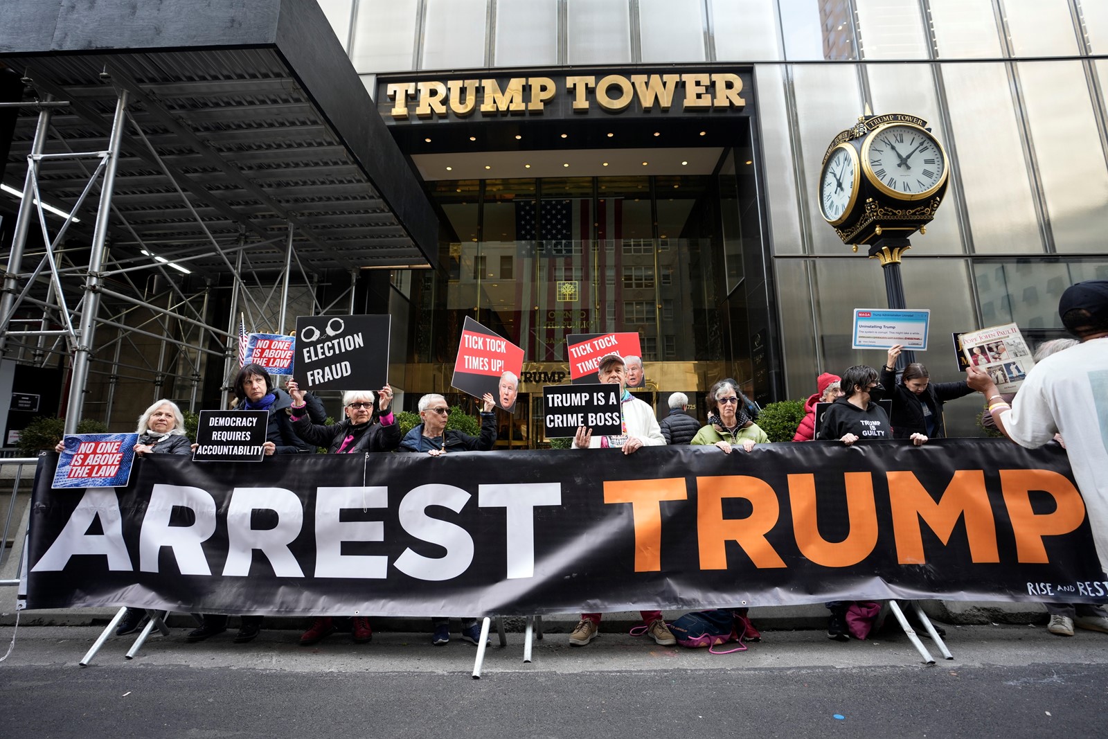 arresttrumpdemonstrators_1061056879.jpg