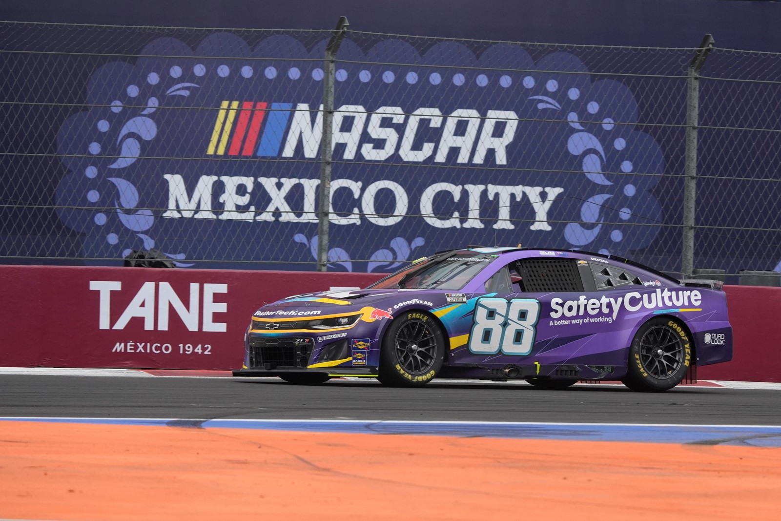 Mexico_NASCAR_Auto_Racing_35006--9da0f_1094307709.jpg
