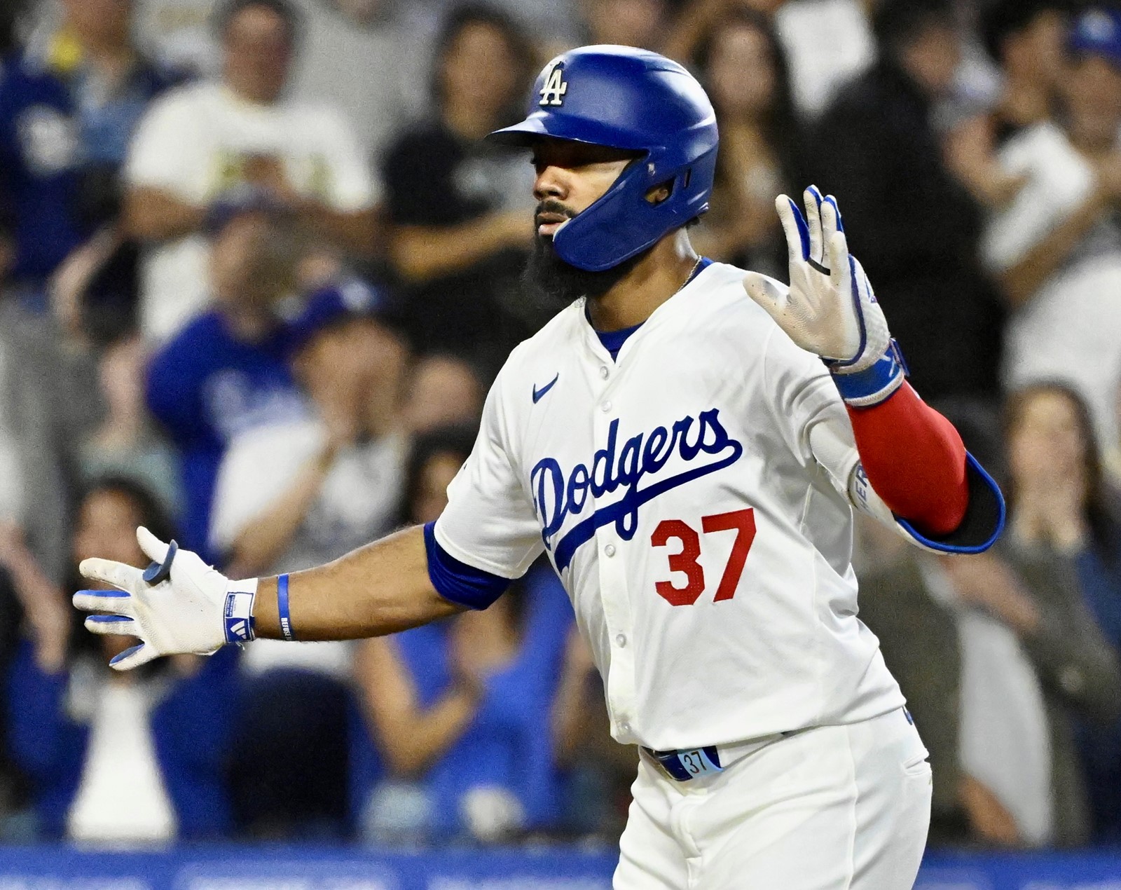 0127_NWS_LDN-L-DODGERS-0921-KB37_205888920_1089126924.jpg