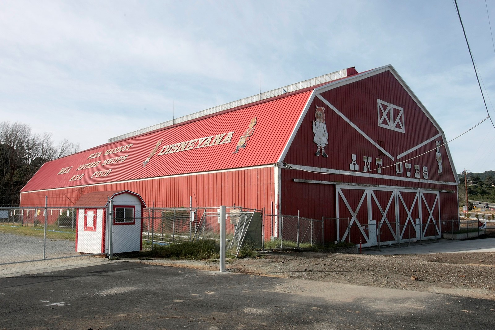 MCH-L-REDBARN-0815_1088103470.jpg