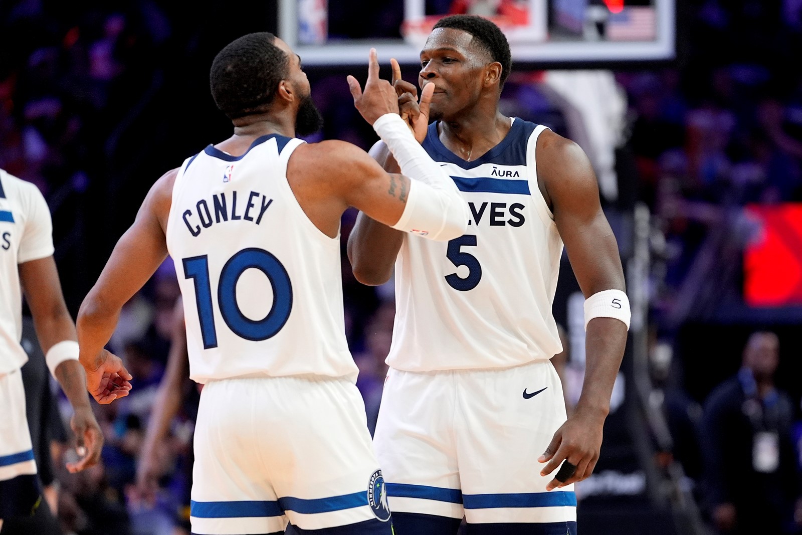 Timberwolves_Suns_Basketball_47538--8b70e_1077960978.jpg