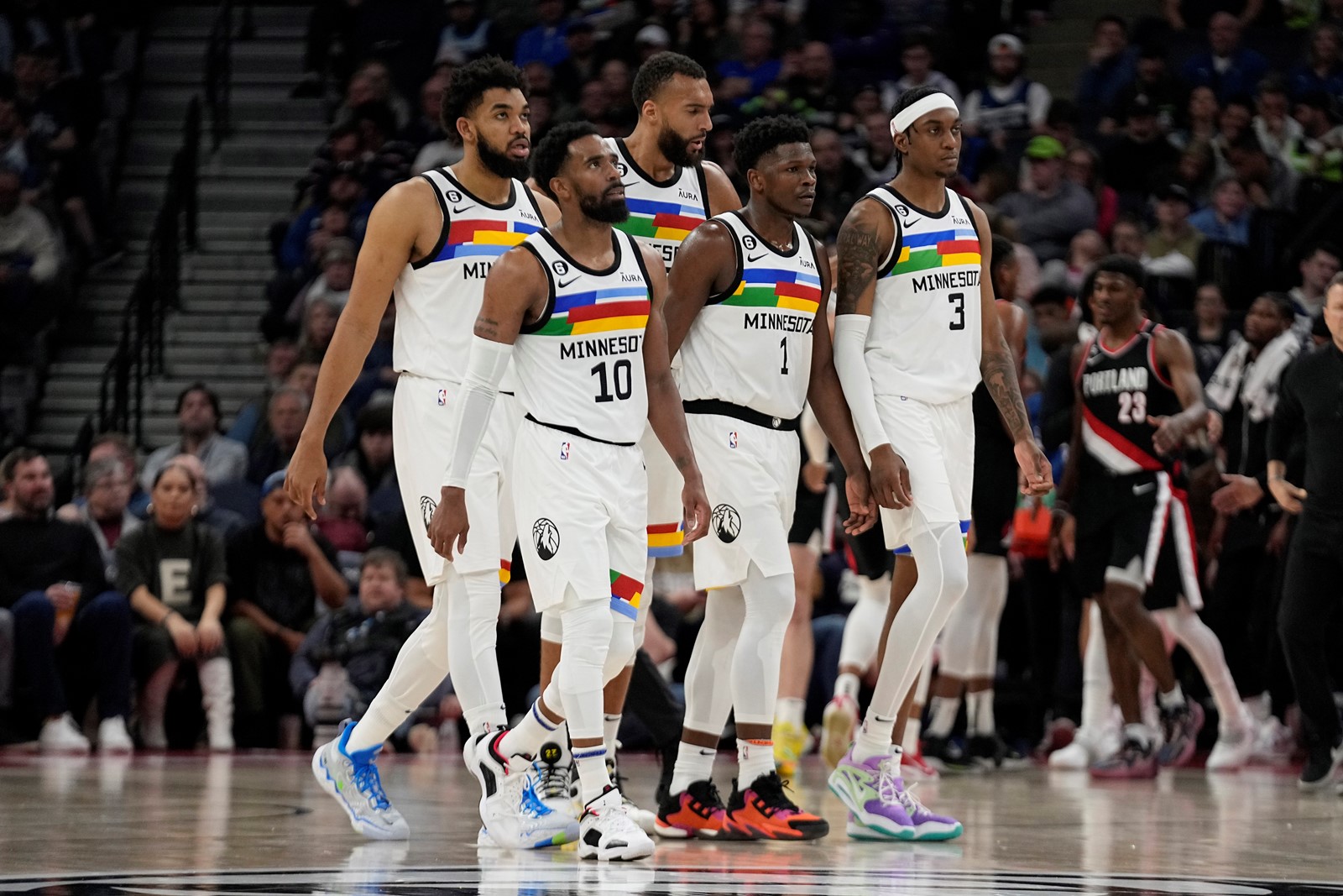 Trail_Blazers_Timberwolves_Basketball_56301--b864b_1061355723.jpg